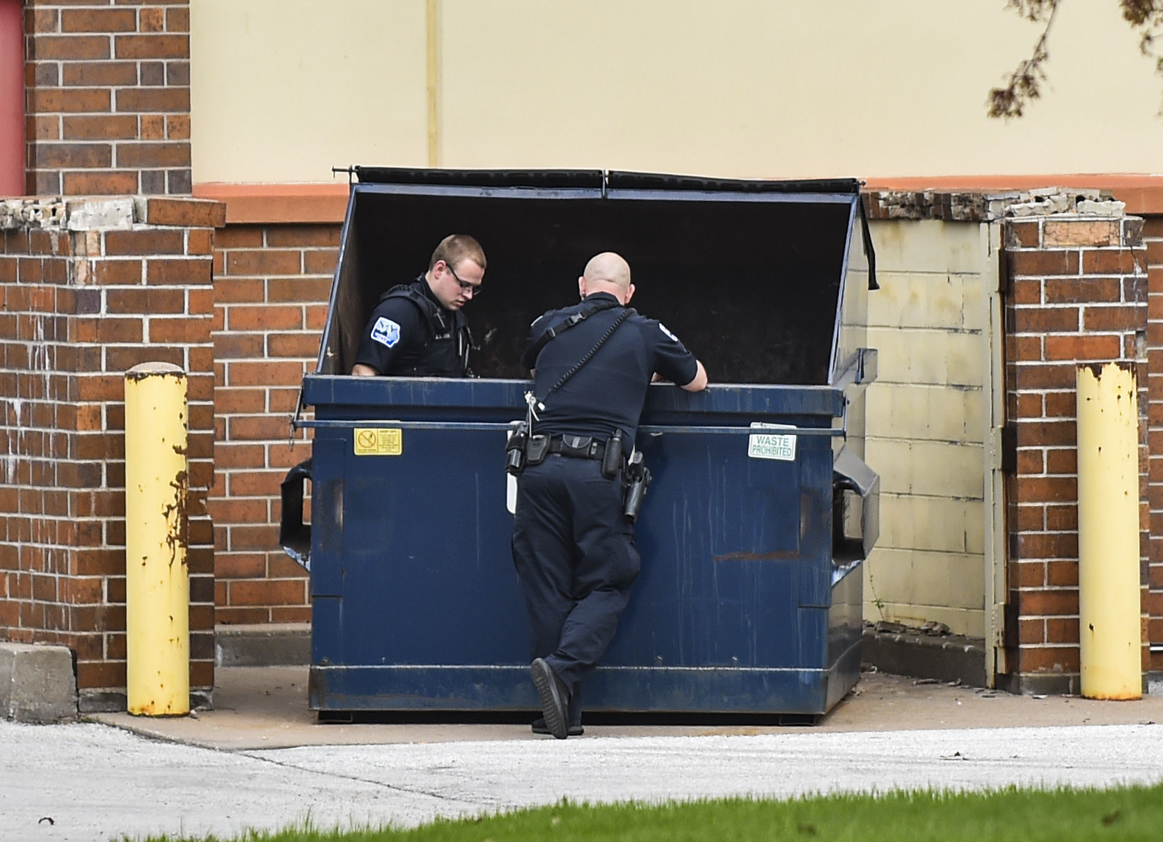 042619-mda-nws-officer-shot-jg-03.jpg